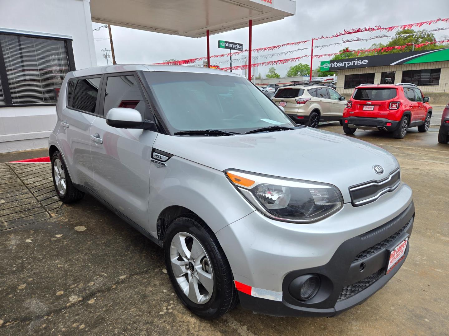 2017 SILVER Kia Soul (KNDJN2A2XH7) with an 1.6L I4 F DOHC 16V engine, Manual Transmission transmission, located at 503 West Court, Seguin, TX, 78155, (830) 379-3373, 29.568621, -97.969803 - 2017 Kia Soul ! with a 1.6L I4 F DOHC 16V, Standard Transmission, Tilt, Cruise, AM/FM/AUX Stereo, Power Windows, Locks and Side Mirrors, Bluetooth, Tinted Windows, Alloy Wheels, Rear Wiper, Rear Defroster and more!! - Photo#1